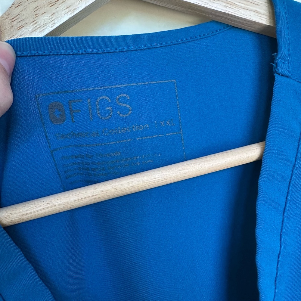 Figs Catarina One Pocket Scrub Top in Alps Blue - Picture 3 of 5